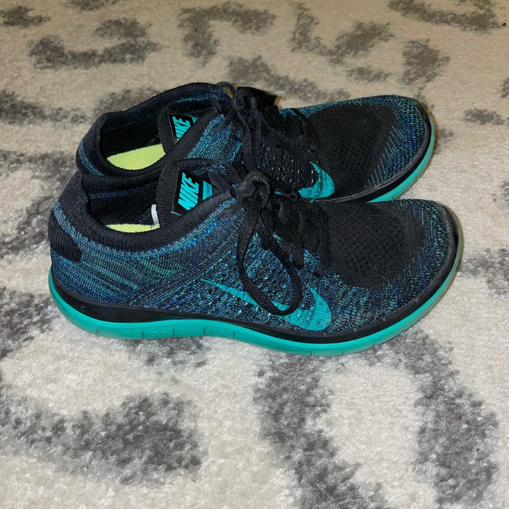 Nike women’s tennis shoes